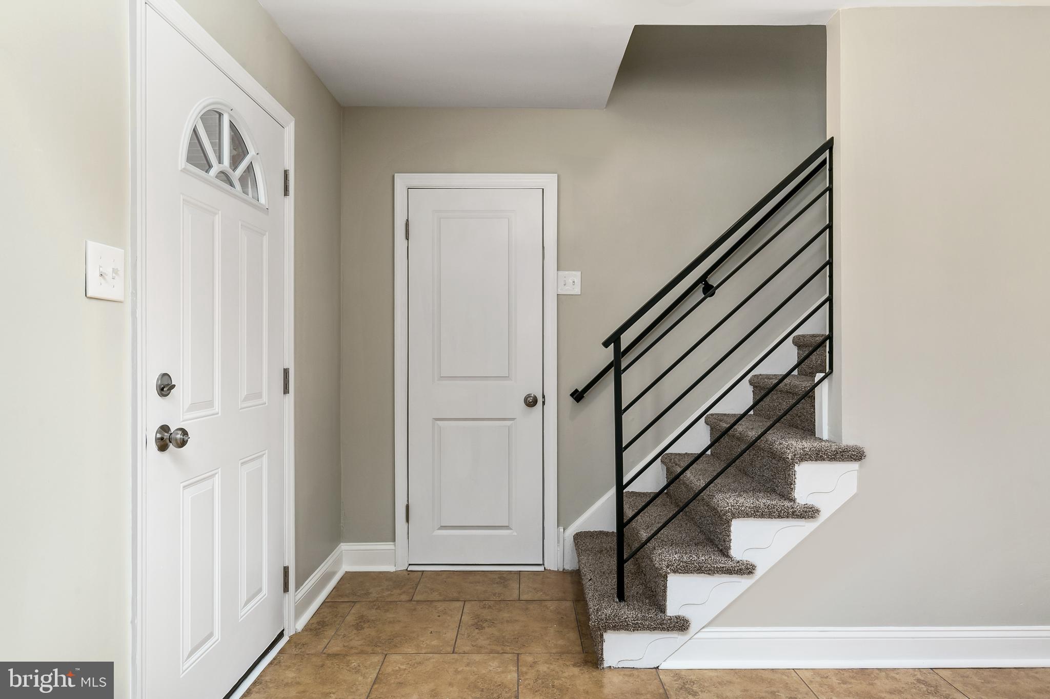 23 Vicksburg Road Clementon, NJ 08021 - Photo 4 of 35 Foyer