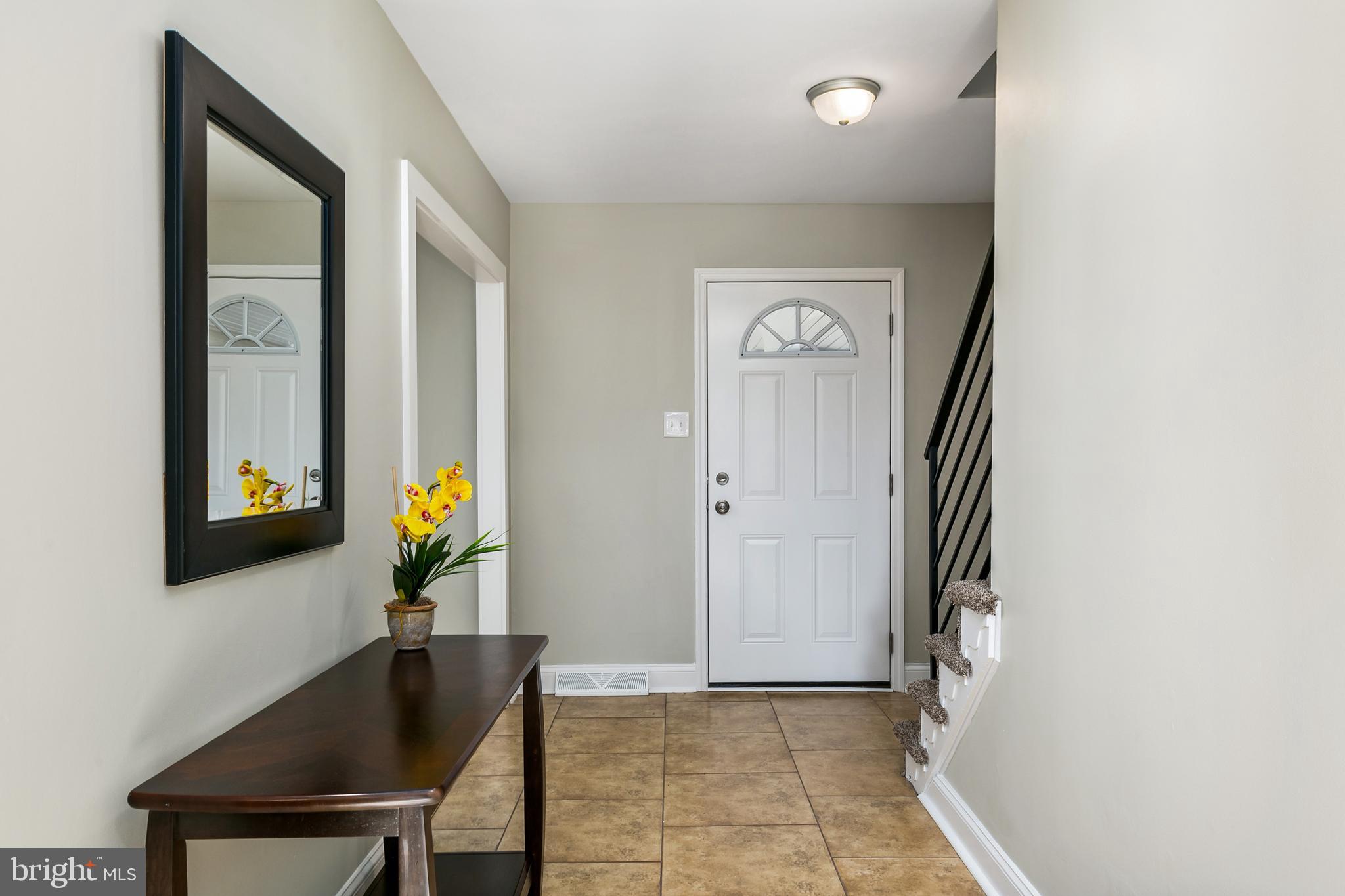 23 Vicksburg Road Clementon, NJ 08021 - Photo 5 of 35 Foyer