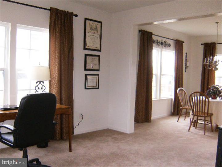745 Elphin Road Avondale, PA 19311 - Photo 3 of 25 Living Room
