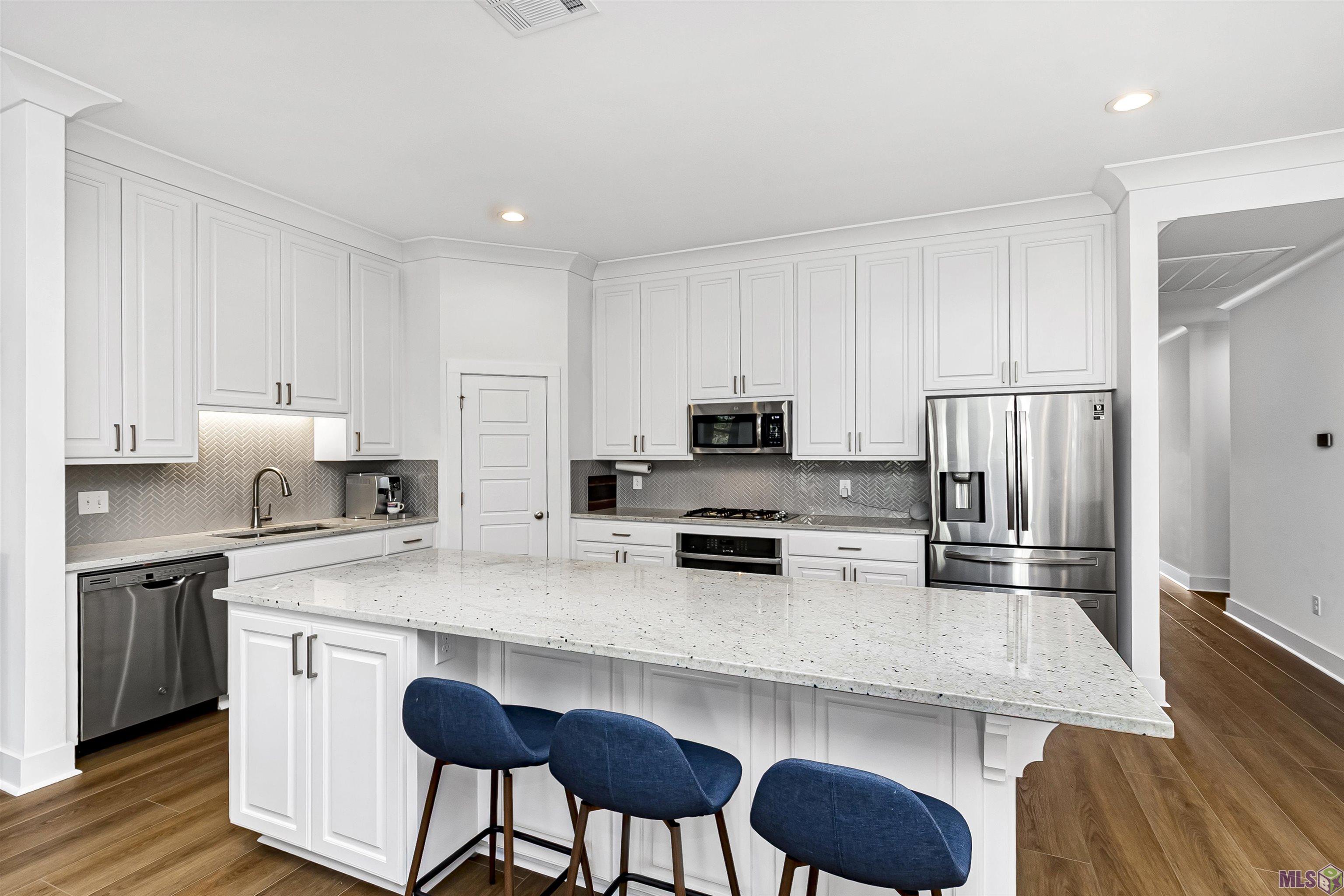 8810 Southlawn Drive Baton Rouge, LA 70810 - Photo 3 of 24