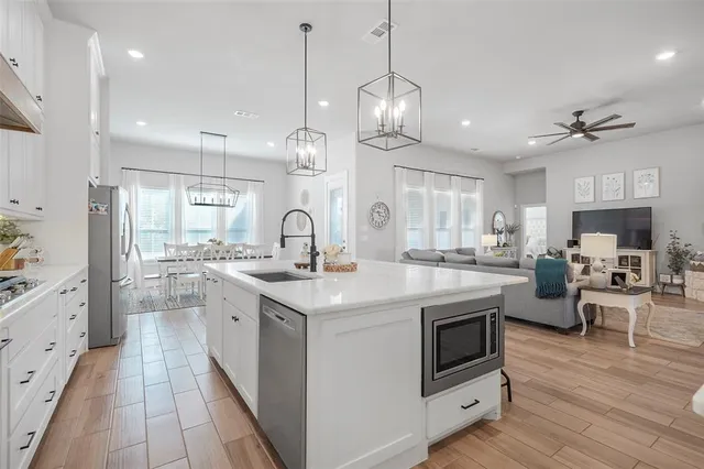 $675,000 | 108 Southwood Drive, Burleson, TX 76028