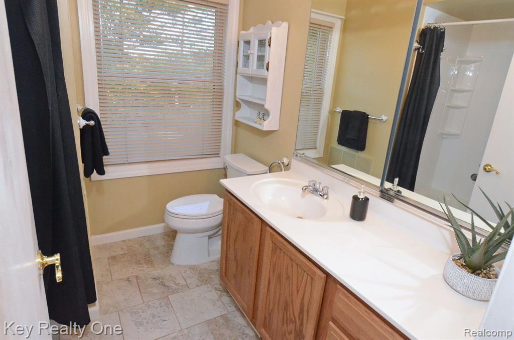 1102 Moreland Court Rochester Hills, MI 48307 - Photo 20 of 31