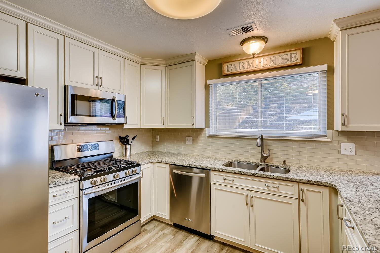 9511 South Castle Ridge Circle Highlands Ranch, CO 80129 - Photo 8 of 28