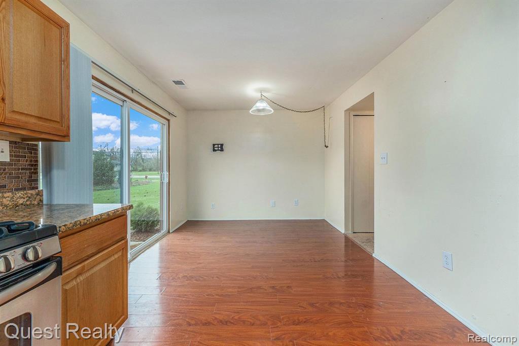 23574 Lahser Road Southfield, MI 48033 - Photo 7 of 17 Gallery Image 7