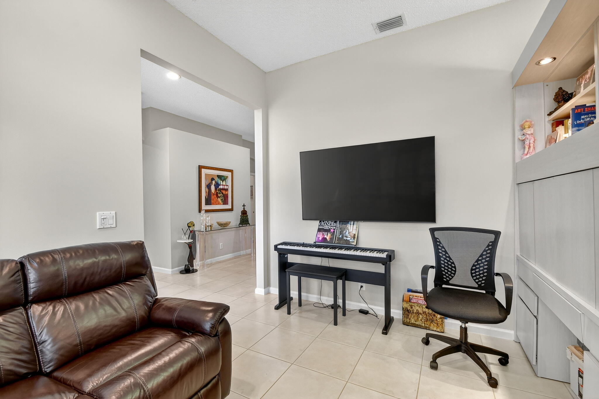7811 Rockford Road Boynton Beach, FL 33472 - Photo 5 of 72 a living room with furniture and a flat screen tv