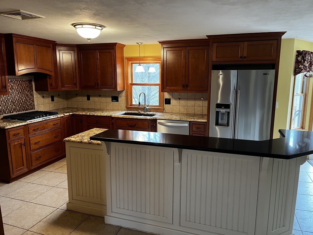 19 Smith Road Mansfield, MA 02048 - Photo 12 of 34