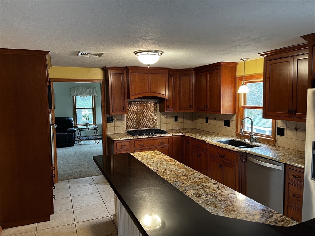 19 Smith Road Mansfield, MA 02048 - Photo 13 of 34