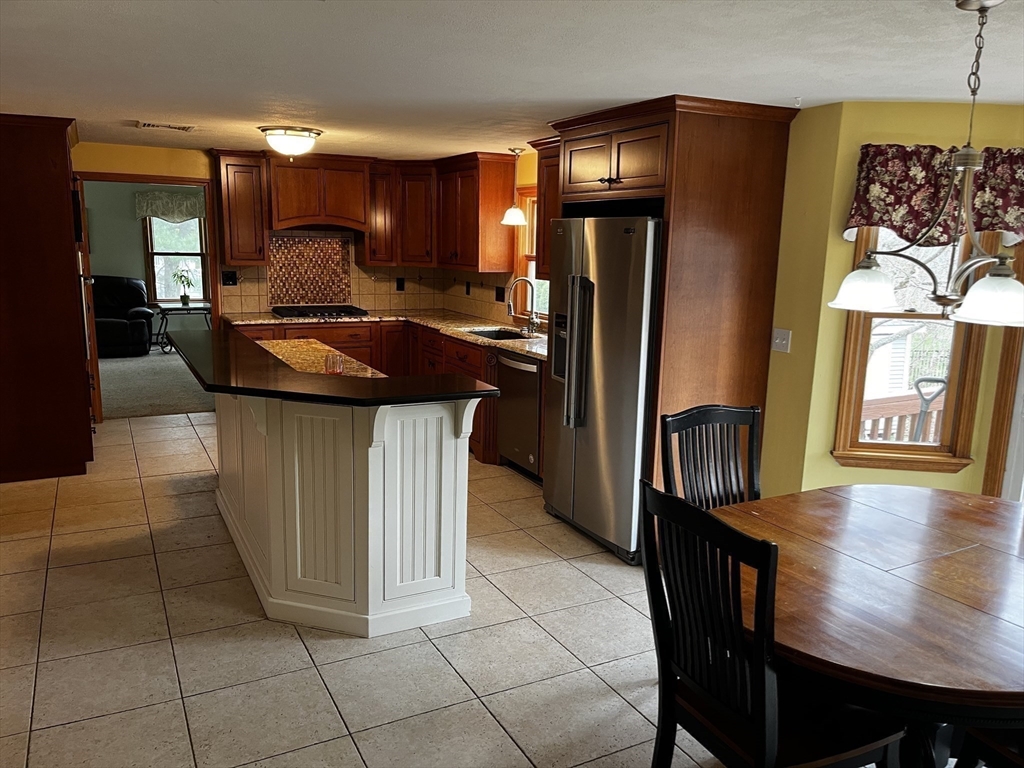 19 Smith Road Mansfield, MA 02048 - Photo 15 of 34