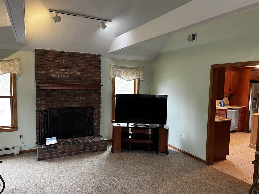 19 Smith Road Mansfield, MA 02048 - Photo 7 of 34