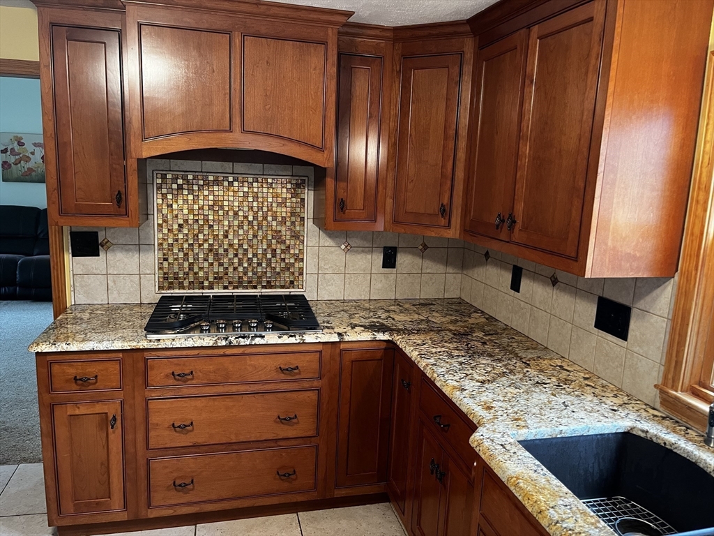 19 Smith Road Mansfield, MA 02048 - Photo 10 of 34