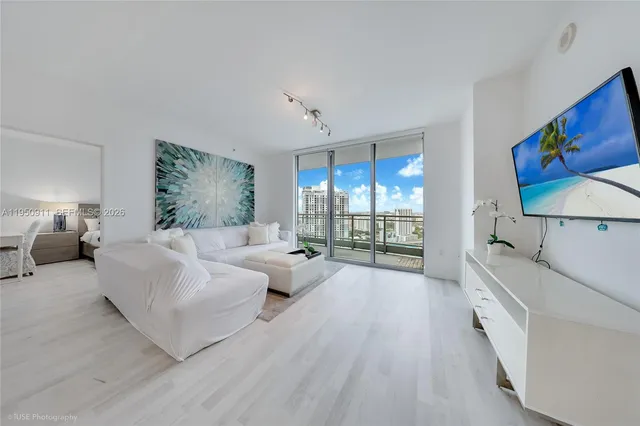$599,000 | 90 Southwest 3rd Street, Unit 3109, Miami, FL 33130