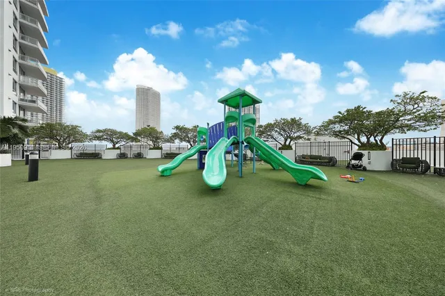 $599,000 | 90 Southwest 3rd Street, Unit 3109, Miami, FL 33130