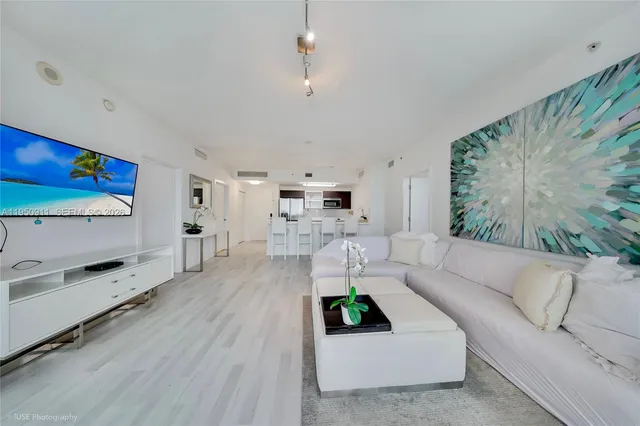 $599,000 | 90 Southwest 3rd Street, Unit 3109, Miami, FL 33130