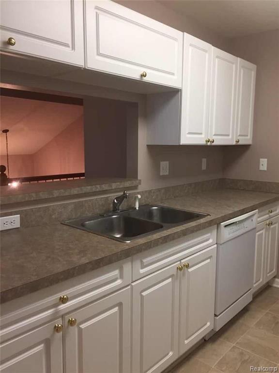 3383 Tremonte Circle Rochester, MI 48306 - Photo 3 of 27