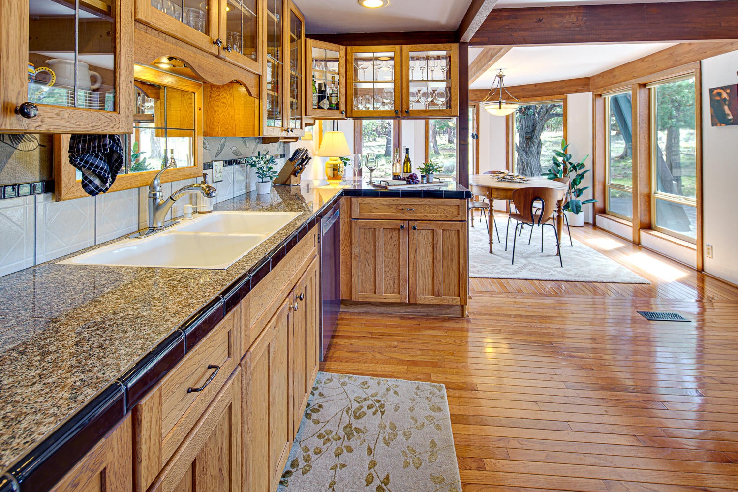 16057 Cattle Drive Road Sisters, OR 97759 - Photo 14 of 49 Kitchen