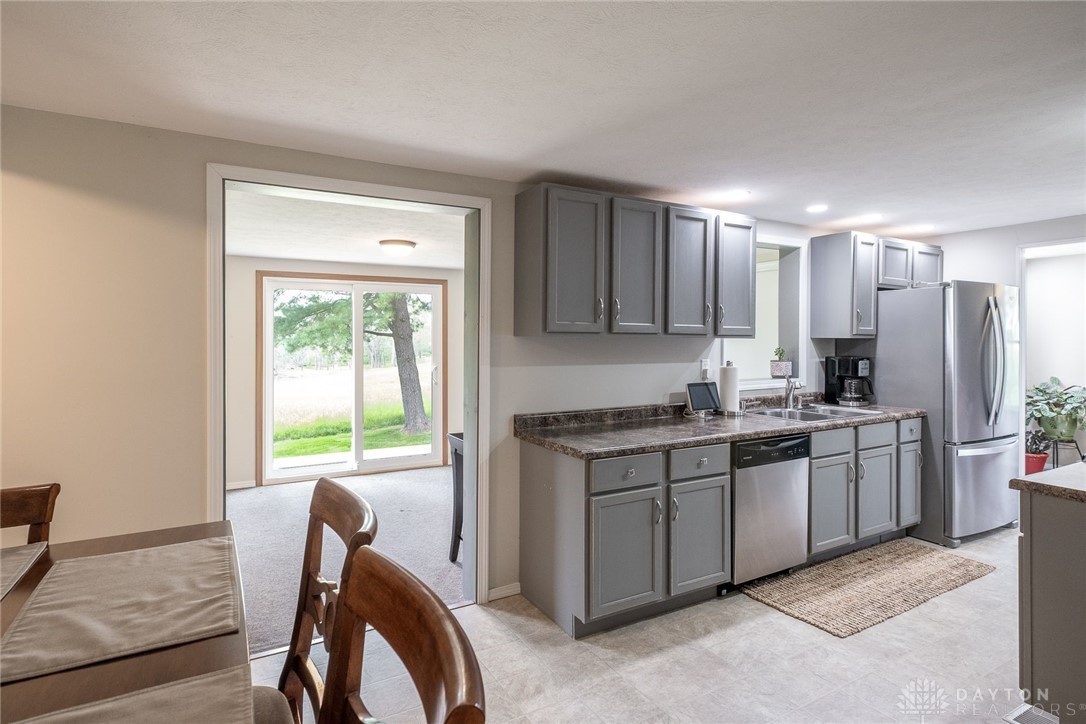 979 Smith Road Xenia, OH 45385 - Photo 3 of 37 Gallery Image 3
