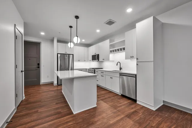 $1,910 | 640 Wisconsin Avenue North, Unit 354, Golden Valley, MN 55427