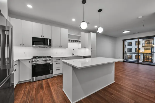 $1,910 | 640 Wisconsin Avenue North, Unit 354, Golden Valley, MN 55427