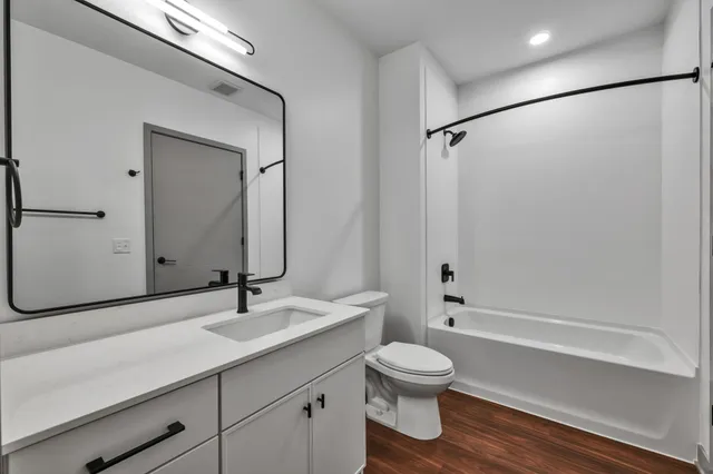 $1,910 | 640 Wisconsin Avenue North, Unit 354, Golden Valley, MN 55427