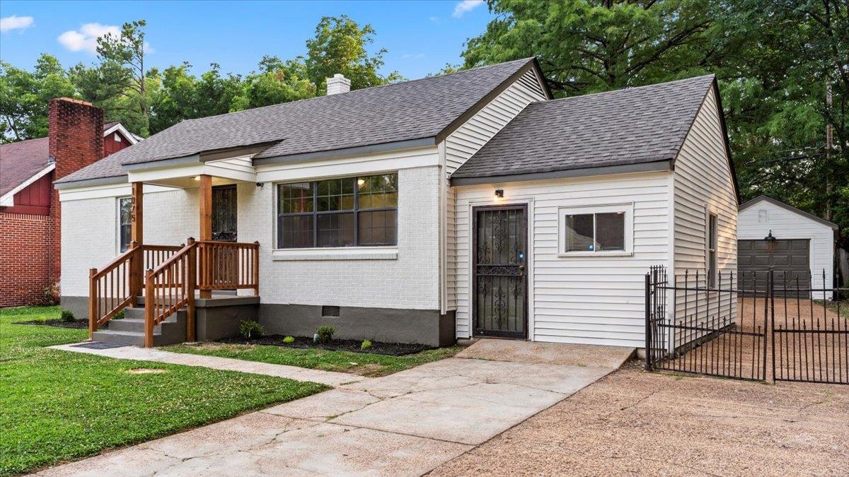 1075 Railton Road Memphis, TN 38111 - Photo 3 of 25 a view of a house with a yard