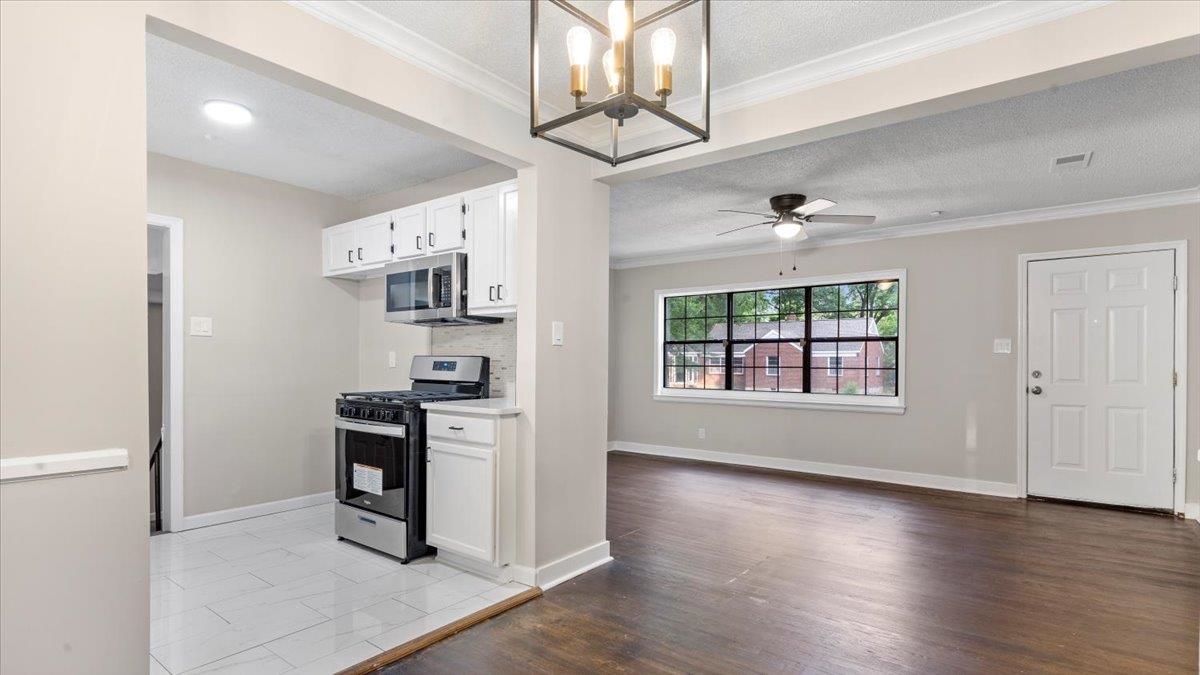 1075 Railton Road Memphis, TN 38111 - Photo 7 of 25 a view of kitchen with windows and refrigerator
