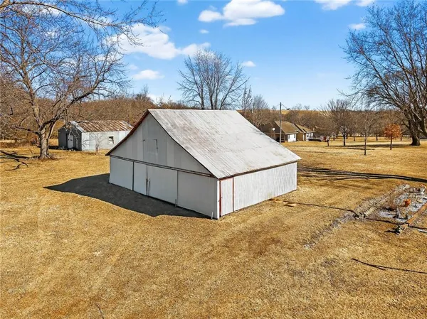 $479,900 | 1869 190th Road, Wathena, KS 66090