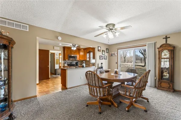 $479,900 | 1869 190th Road, Wathena, KS 66090