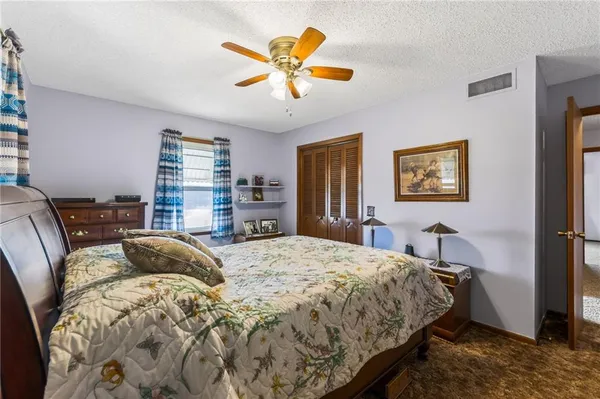 $479,900 | 1869 190th Road, Wathena, KS 66090