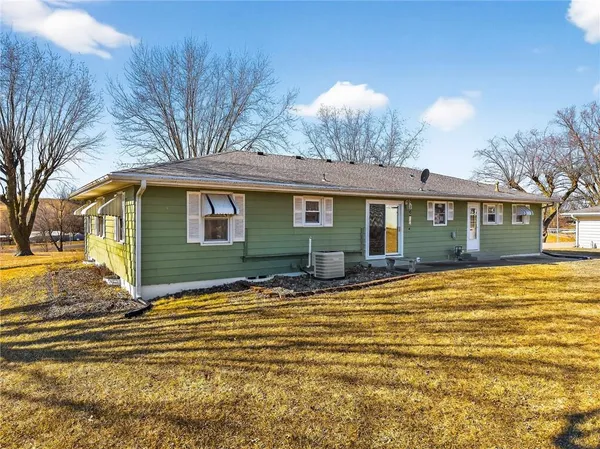 $479,900 | 1869 190th Road, Wathena, KS 66090