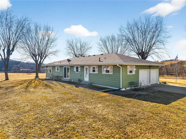 $479,900 | 1869 190th Road, Wathena, KS 66090