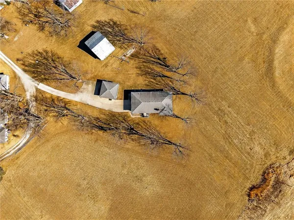 $479,900 | 1869 190th Road, Wathena, KS 66090