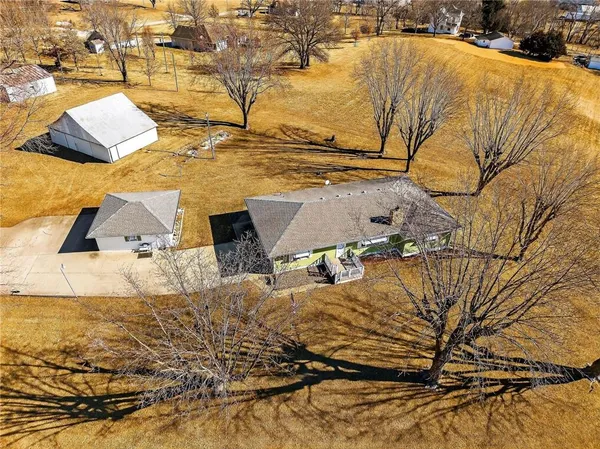 $479,900 | 1869 190th Road, Wathena, KS 66090