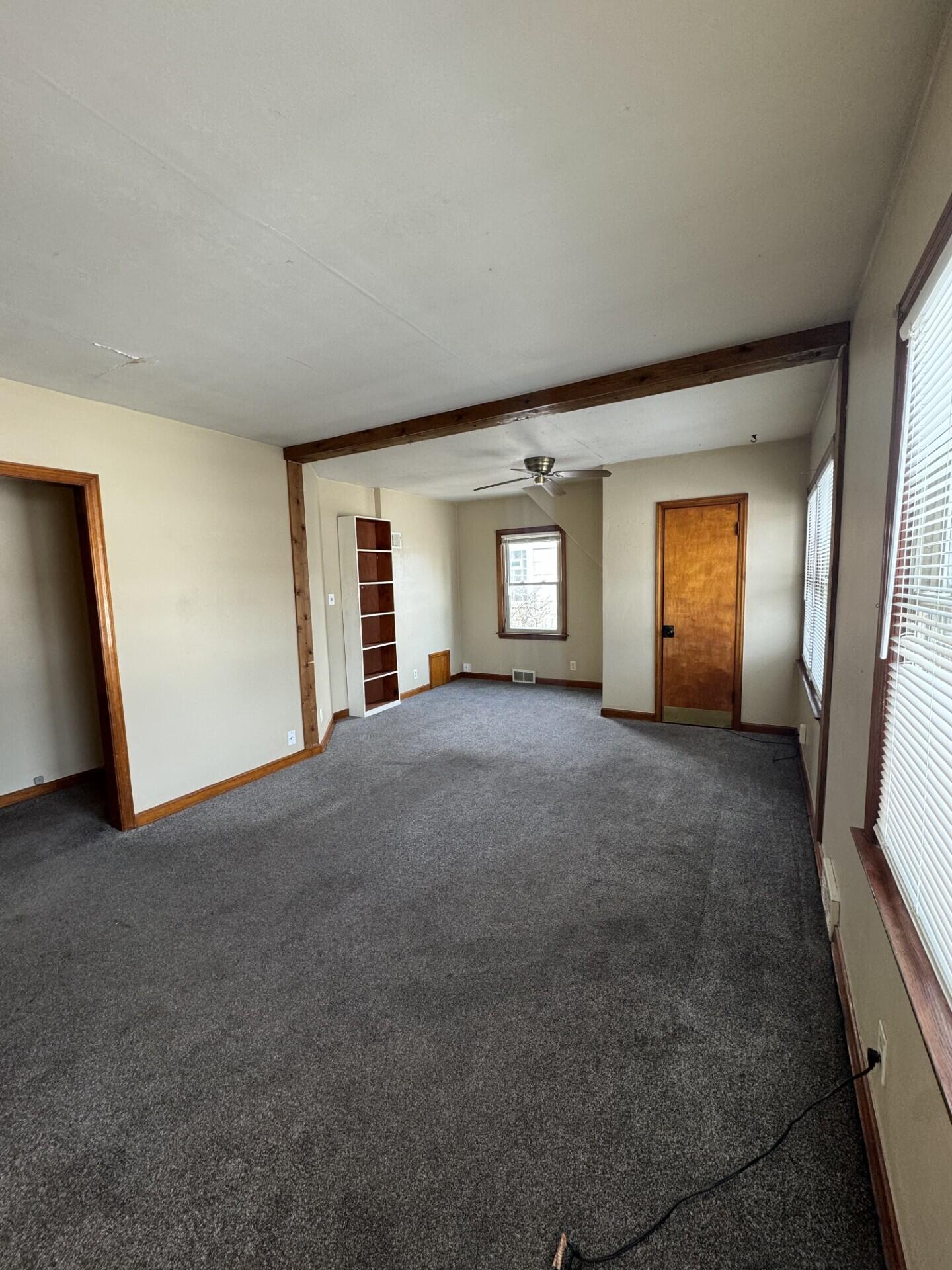 7710 West Keefe Avenue, Unit UPPR Milwaukee, WI 53222 - Photo 4 of 13 Living Room