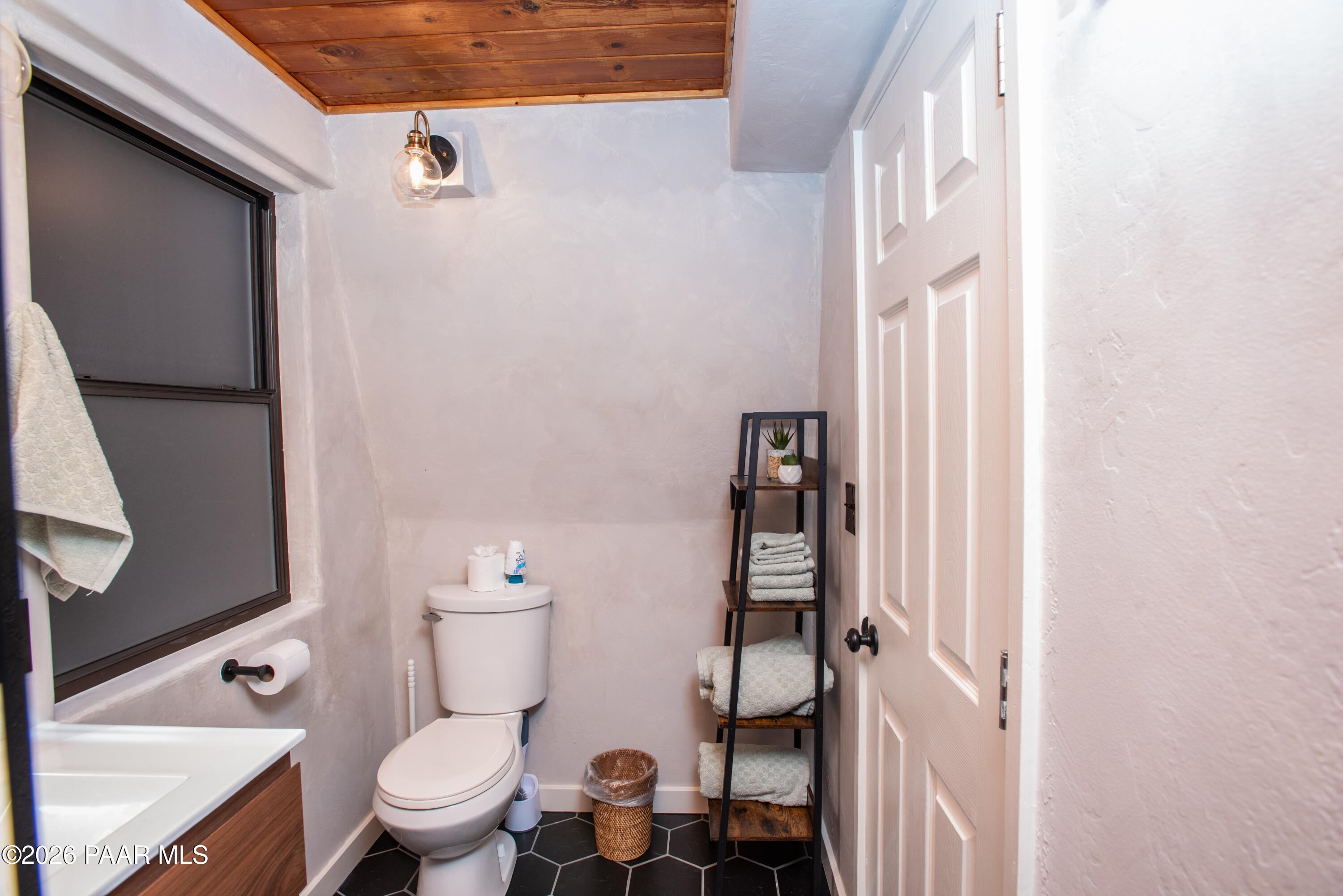 2008 East Empire Road Prescott, AZ 86303 - Photo 17 of 27 Bathroom 3