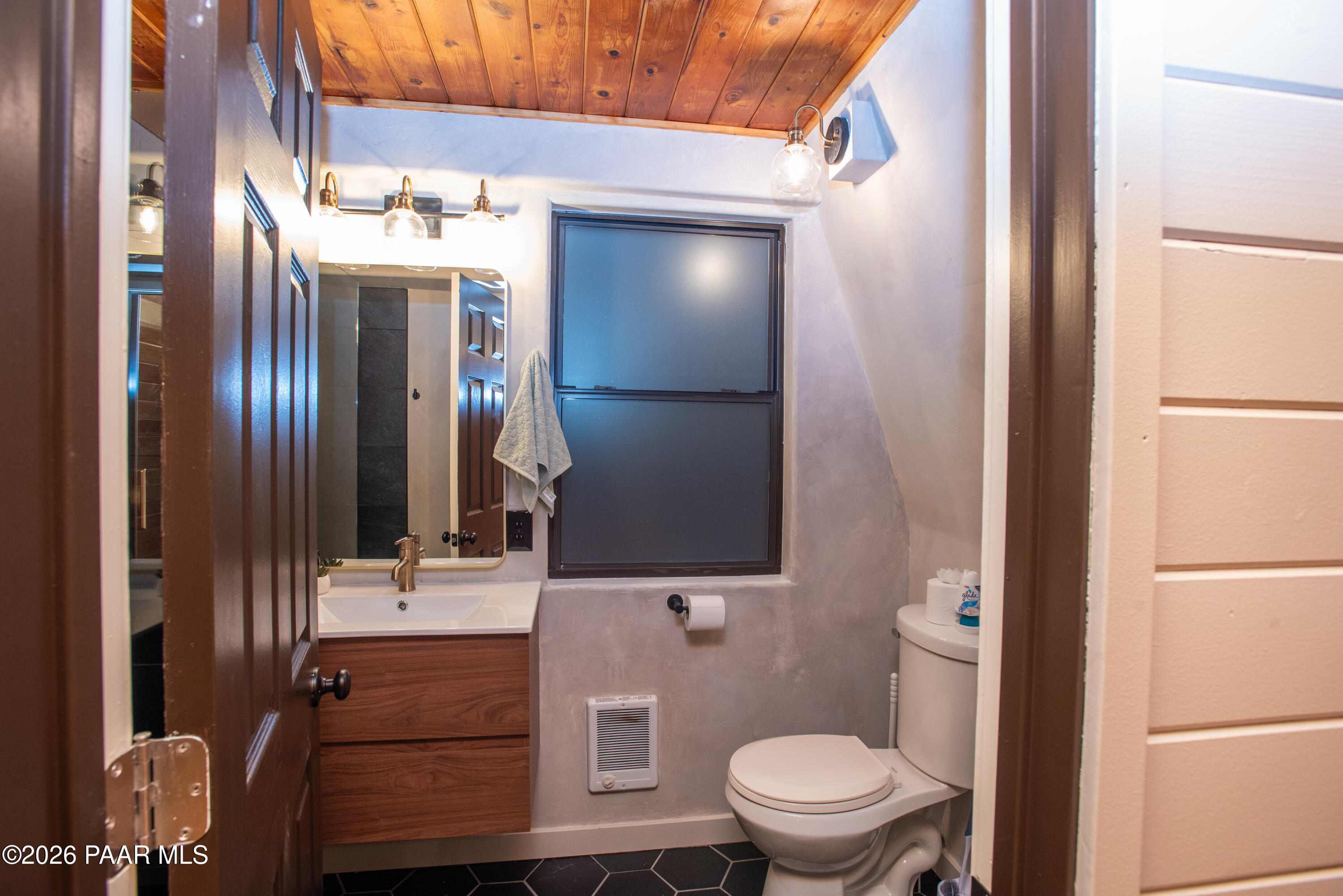 2008 East Empire Road Prescott, AZ 86303 - Photo 18 of 27 Bathroom