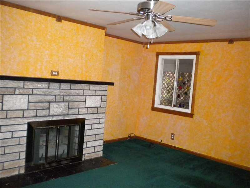 200 Donnell Road Lower Burrell, PA 15068 - Photo 2 of 11 Living Room.