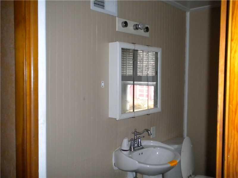 200 Donnell Road Lower Burrell, PA 15068 - Photo 5 of 11 Full Bath.