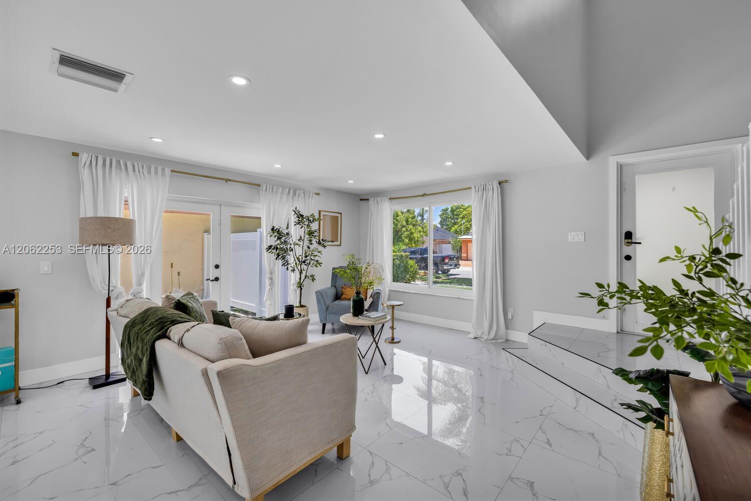 9650 Southwest 9th Court Pembroke Pines, FL 33025 - Photo 18 of 44 Gallery Image 18