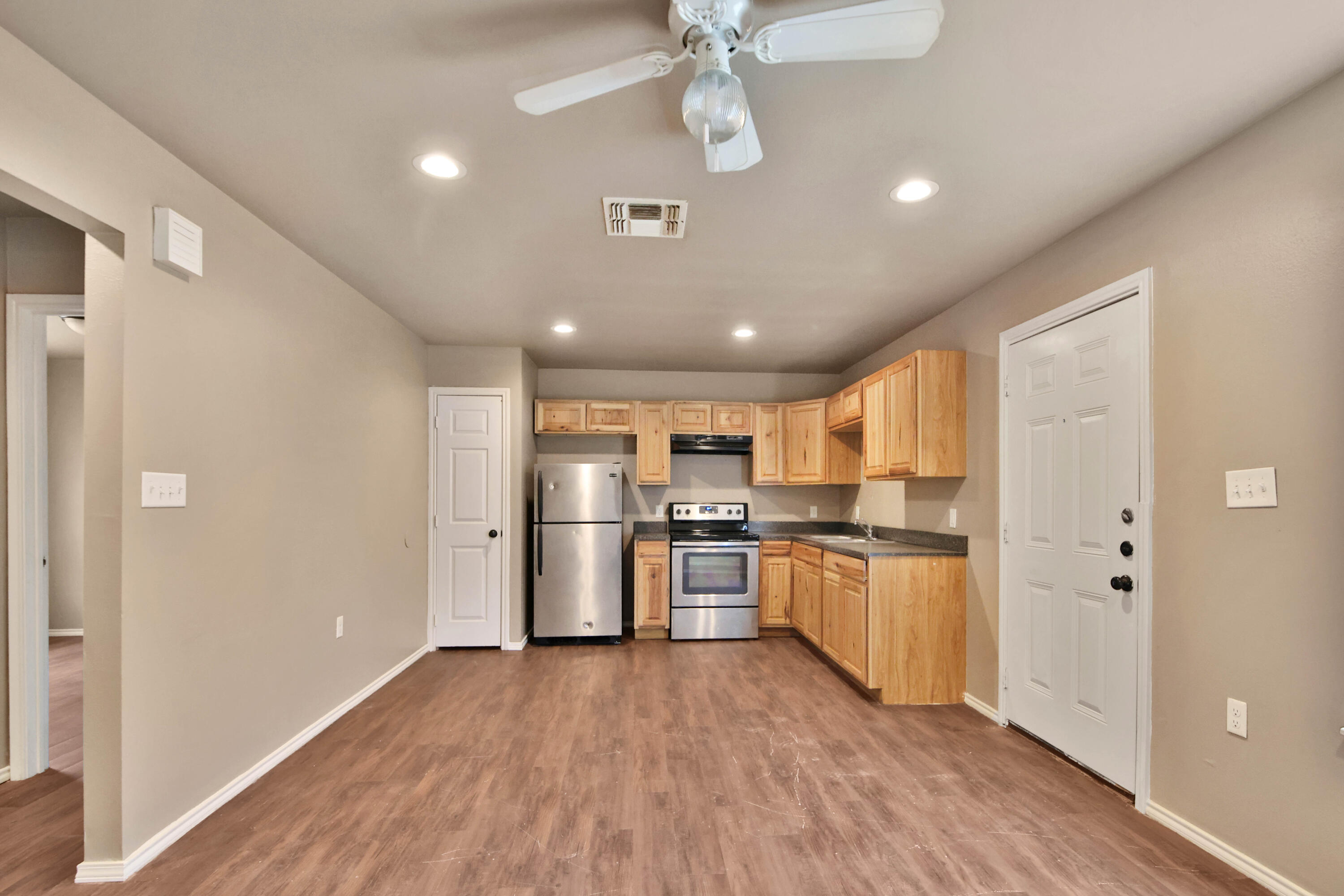211 36th Street Lubbock, TX 79404 - Photo 4 of 19 IMG_3432