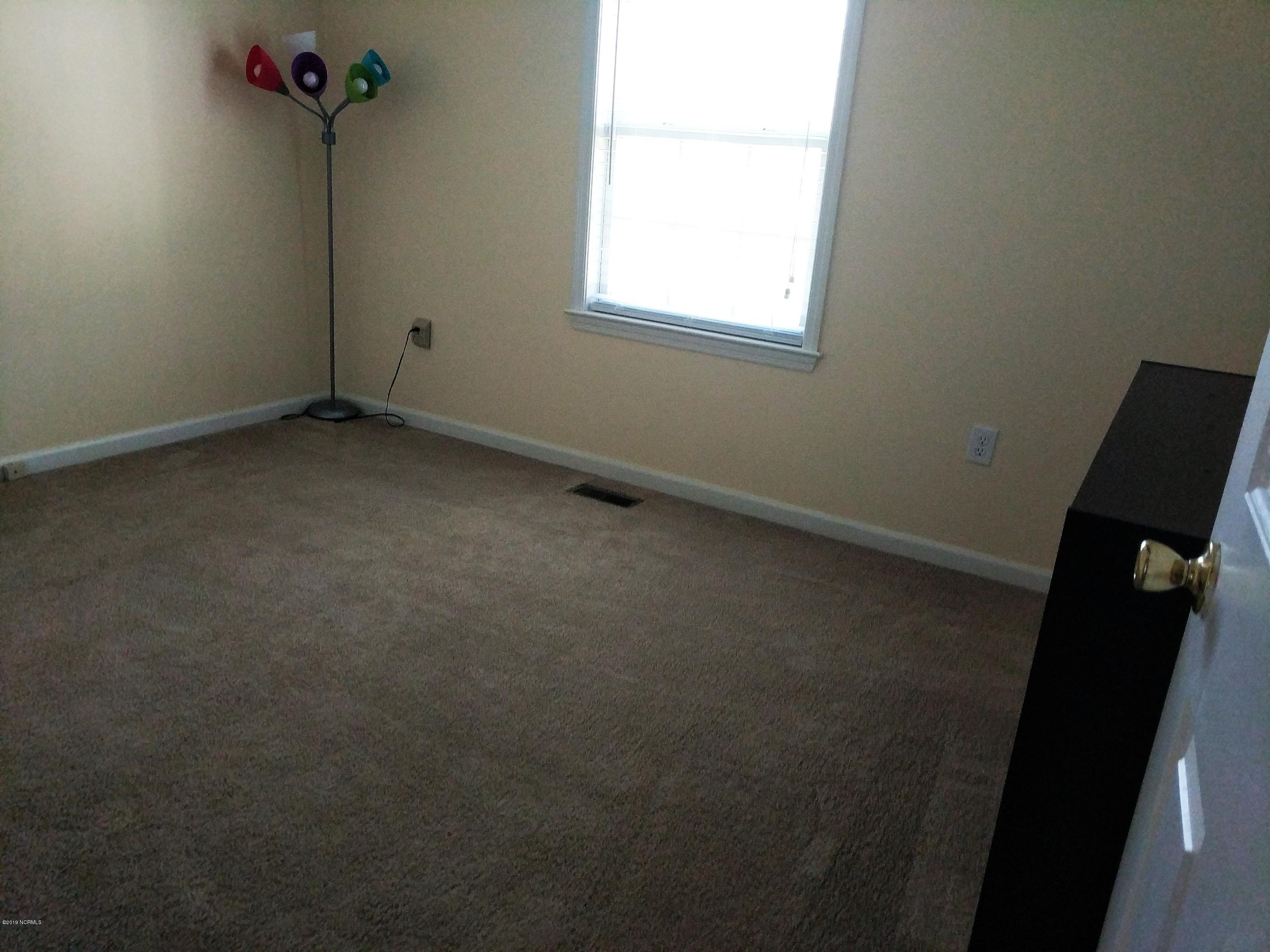 5805 County Line Road New Bern, NC 28562 - Photo 11 of 17 Peterman bedroom1b