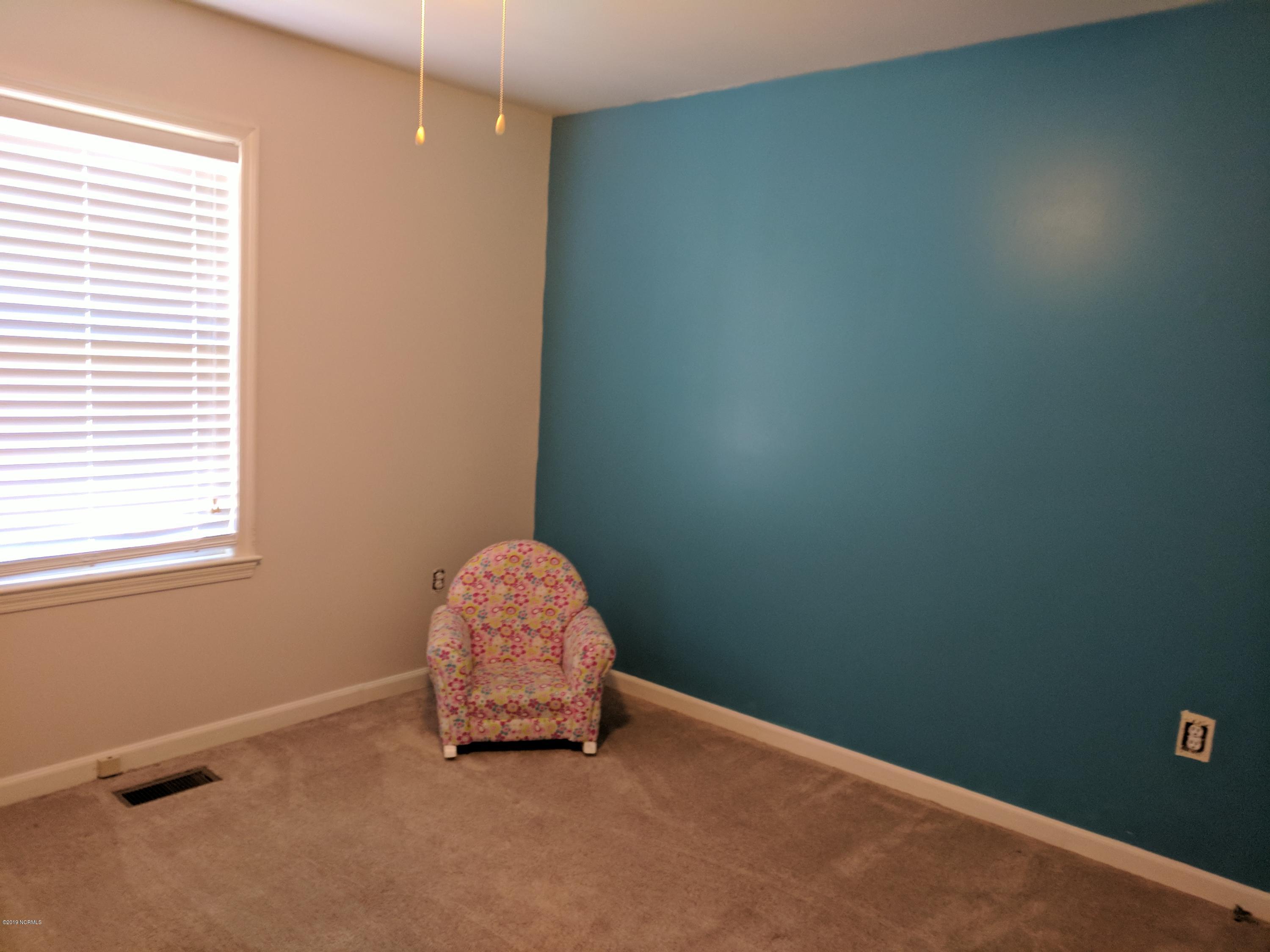 5805 County Line Road New Bern, NC 28562 - Photo 13 of 17 peterman bedroom2