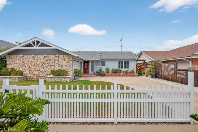 $1,340,000 | 3149 Sharon Lane, Costa Mesa, CA 92626