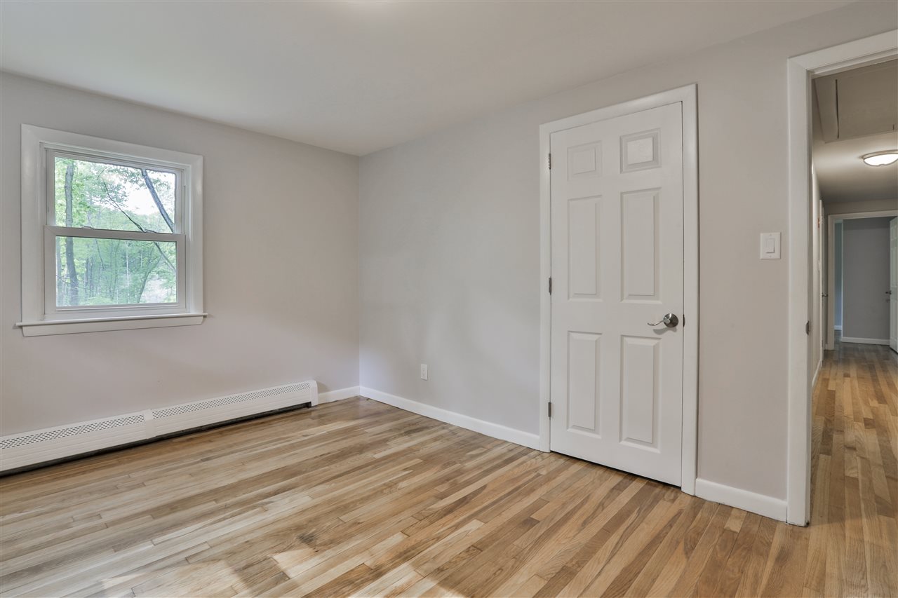 27 Berry Road Derry, NH 03038 - Photo 14 of 20