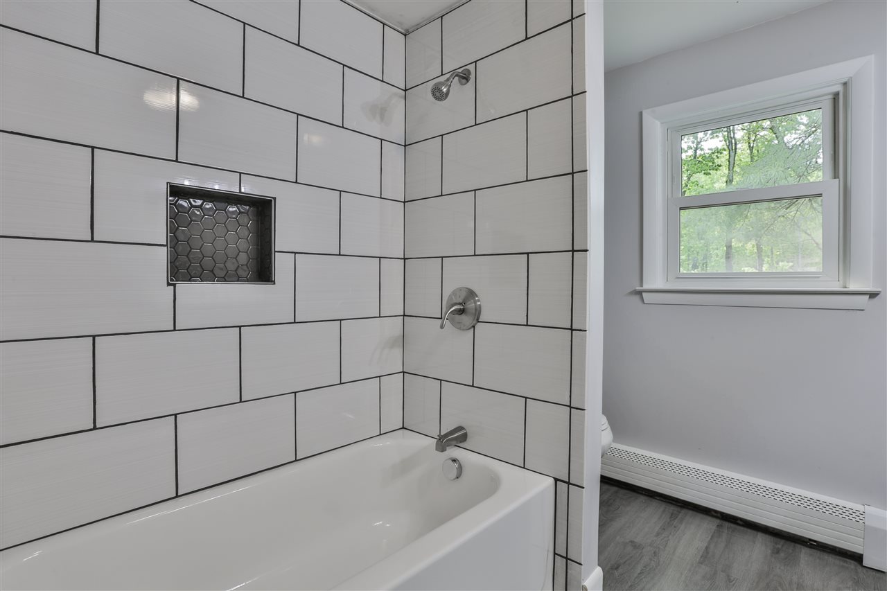 27 Berry Road Derry, NH 03038 - Photo 16 of 20