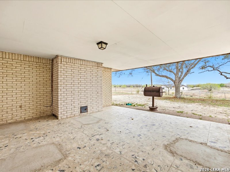 134 Robinhood Kenedy, TX 78119 - Photo 23 of 26 a view of an empty room and kitchen