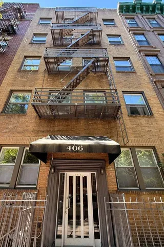 $495,000 | 406 West 46th Street, Unit 3B | Hell's Kitchen
