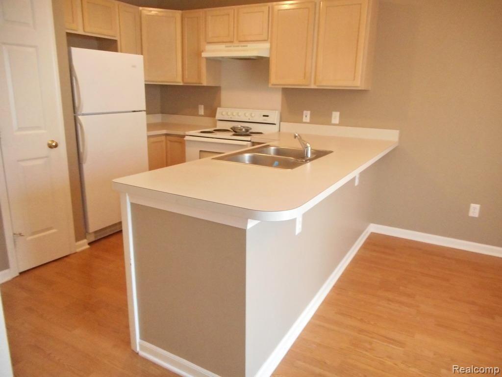 4951 Crooks Road, Unit 8 Royal Oak, MI 48073 - Photo 5 of 14