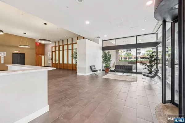 $2,700 | 2 Executive Drive, Unit 918, Fort Lee, NJ 07024