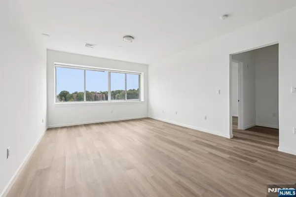 $2,700 | 2 Executive Drive, Unit 918, Fort Lee, NJ 07024
