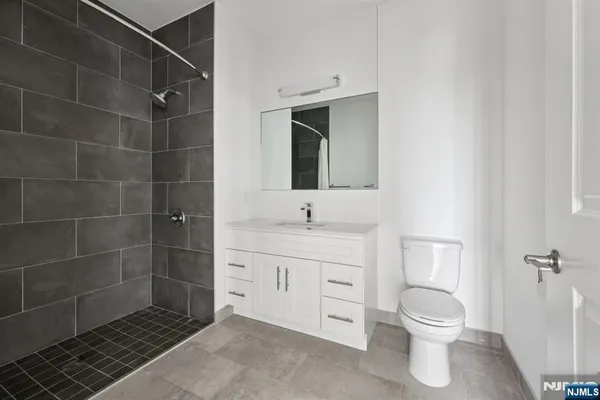$2,700 | 2 Executive Drive, Unit 918, Fort Lee, NJ 07024